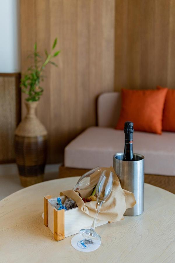 Minos Ambassador Suites & Spa - Adults Only 罗希姆诺 外观 照片