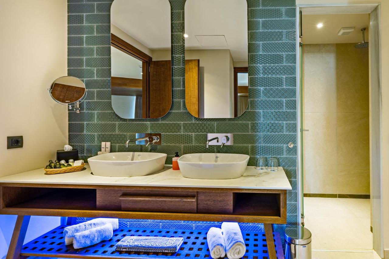 Minos Ambassador Suites & Spa - Adults Only 罗希姆诺 外观 照片
